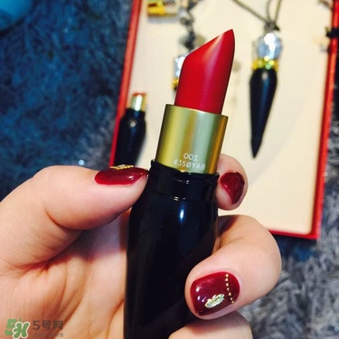 cl黑管口紅和金管有什么區(qū)別？cl黑管和cl金管哪個好？