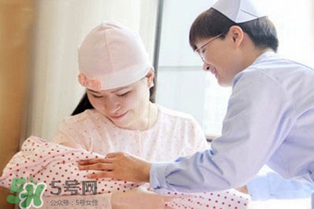 喂母乳乳房會(huì)下垂嗎？喂母乳會(huì)導(dǎo)致胸部下垂嗎？