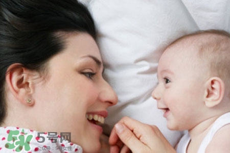 喂母乳乳房會(huì)下垂嗎？喂母乳會(huì)導(dǎo)致胸部下垂嗎？
