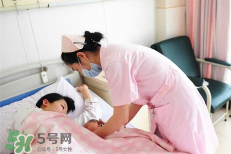 喂母乳為什么會(huì)胸部下垂？正確哺乳不會(huì)導(dǎo)致胸部下垂