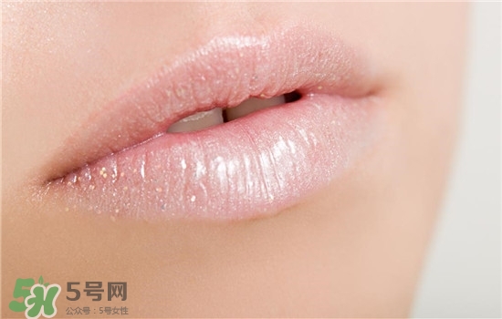 防曬唇膏要卸妝嗎？防曬唇膏晚上可以用嗎？