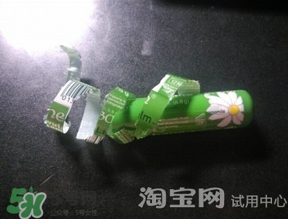 小甘菊唇膏小孩能用嗎？herbacin賀本清小甘菊唇膏小孩可以用嗎？