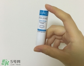 依泉和dhc唇膏哪個(gè)好？依泉唇膏和dhc唇膏哪個(gè)好？