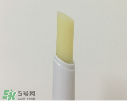 依泉和dhc唇膏哪個(gè)好？依泉唇膏和dhc唇膏哪個(gè)好？