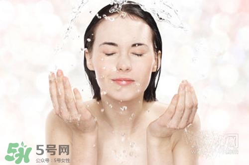 封閉性粉刺用什么洗臉？封閉性粉刺怎么洗臉？