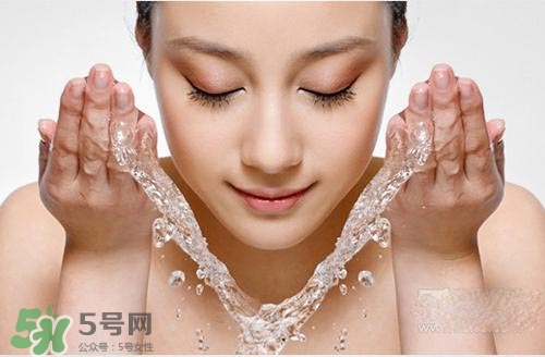 封閉性粉刺用什么洗臉？封閉性粉刺怎么洗臉？