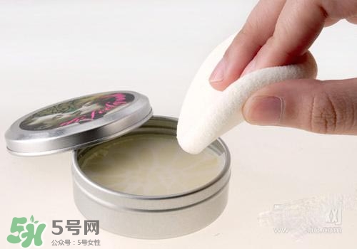 豬油膏和隔離霜哪個(gè)先用？豬油膏的使用步驟