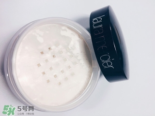 laura羅拉散粉和紀(jì)梵希散粉哪個(gè)好？羅拉和紀(jì)梵希散粉對(duì)比