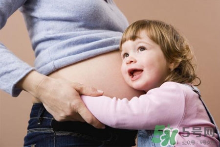 母乳和奶粉混合喂養(yǎng)好嗎？母乳和奶粉可以混在一起吃嗎？