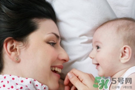 母乳和奶粉混合喂養(yǎng)好嗎？母乳和奶粉可以混在一起吃嗎？