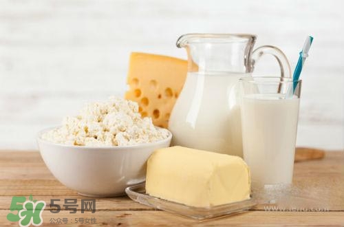 長(zhǎng)痘痘補(bǔ)充什么維生素？長(zhǎng)痘痘補(bǔ)充維生素b嗎？