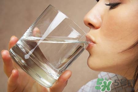 霧霾天為什么要多喝水？霧霾天要喝多少水才健康？