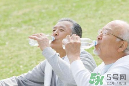 霧霾天為什么要多喝水？霧霾天要喝多少水才健康？