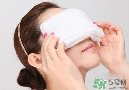眼皮跳是冷敷還是熱敷？眼皮跳怎么辦？