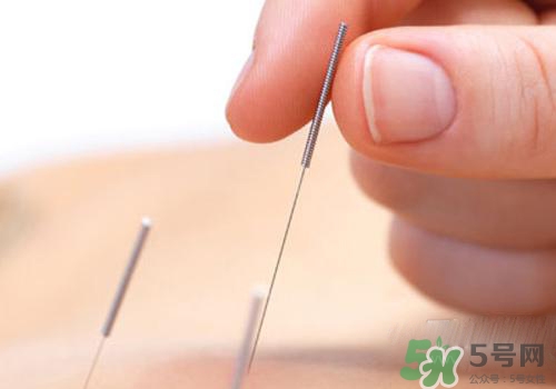眼皮跳是冷敷還是熱敷？眼皮跳怎么辦？
