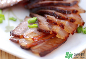 腌肉一斤放多少鹽？腌肉用什么鹽？