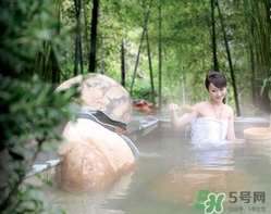 泡溫泉后要洗澡嗎？泡完溫泉后多久可以洗澡？