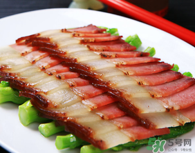 腌肉發(fā)霉了還能吃嗎？腌肉長(zhǎng)霉怎么辦？