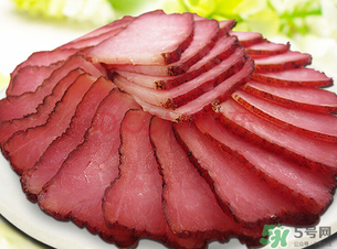 腌肉發(fā)霉了還能吃嗎？腌肉長(zhǎng)霉怎么辦？