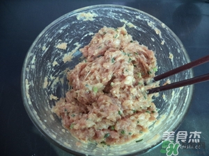 肉丸子可以用面粉嗎？肉丸子用什么粉？