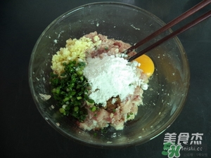 肉丸子可以用面粉嗎？肉丸子用什么粉？