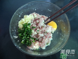 肉丸子可以用面粉嗎？肉丸子用什么粉？