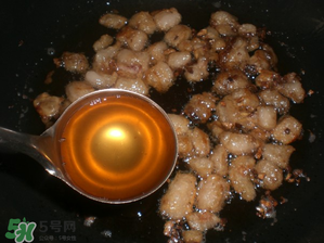 熬豬油為什么要加水？熬豬油水放多了怎么辦？
