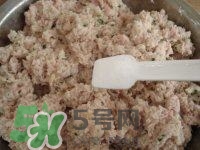 做藕丸子要放多少鹽？一斤藕做藕圓子放多少鹽合適？