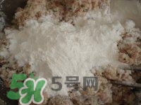 做藕丸子要放多少鹽？一斤藕做藕圓子放多少鹽合適？