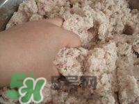 做藕丸子要放多少鹽？一斤藕做藕圓子放多少鹽合適？