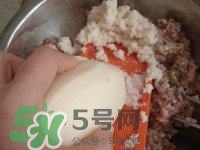 做藕丸子要放多少鹽？一斤藕做藕圓子放多少鹽合適？