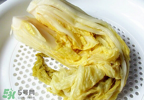 腌酸菜放多少鹽？腌酸菜放鹽比例