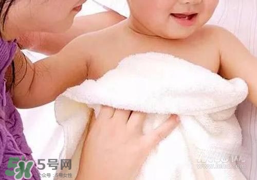 寶寶拉肚子發(fā)燒39度會燒壞腦子嗎？寶寶拉肚子發(fā)燒39度怎么辦？
