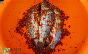 腌魚可以放白酒嗎？腌魚可以放料酒嗎？
