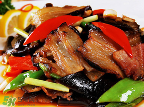臘肉蒸什么菜好吃？蒸臘肉放什么材料好吃？