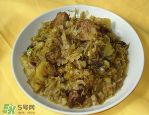 酸菜臭了還能吃嗎？酸菜臭了對身體有害嗎？
