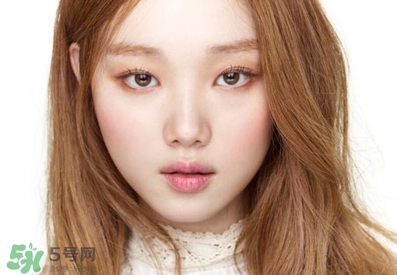 李圣經(jīng)妝容怎么化？李圣經(jīng)仿妝教程