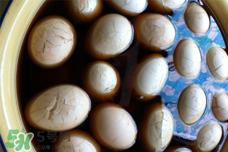 腌雞蛋沒有壇子怎么辦？腌雞蛋用鐵盆可以嗎？