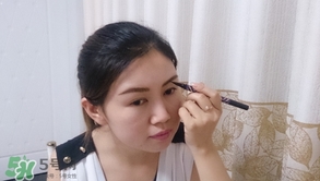 液體眉筆怎么用？液體眉筆使用方法