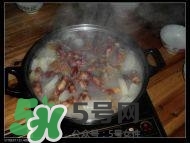 臘豬腳燉什么好吃？臘豬蹄燉什么好吃？