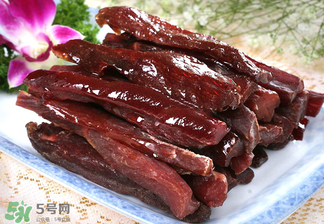 風(fēng)干牛肉是生的嗎？風(fēng)干牛肉是生的還是熟的？