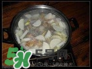 臘豬腳燉什么好吃？臘豬蹄燉什么好吃？