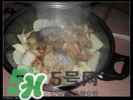 臘豬腳燉什么好吃？臘豬蹄燉什么好吃？