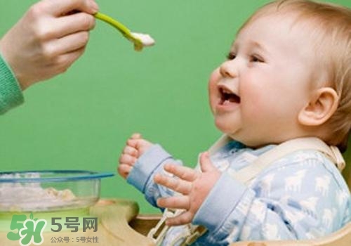 寶寶半歲添加什么輔食？寶寶半歲吃什么？