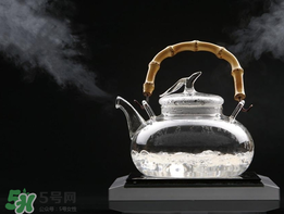 冬天喝涼水好嗎？冬天喝冷水還是熱水？