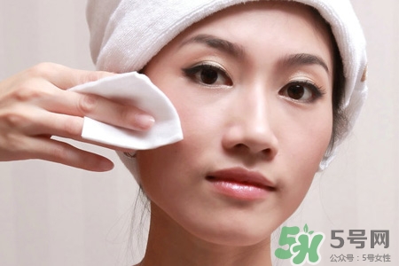 卸妝膏和卸妝水哪個好？卸妝膏和卸妝水的區(qū)別