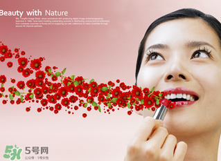 涂口紅嘴唇變白怎么辦？長期涂口紅的危害