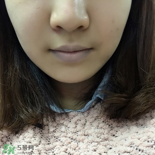愛麗小屋唇部遮瑕膏怎么樣？愛麗小屋唇部遮瑕膏好用嗎？