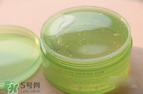 嘴唇干裂可以涂蘆薈膠嗎？嘴唇干裂怎么涂蘆薈膠？