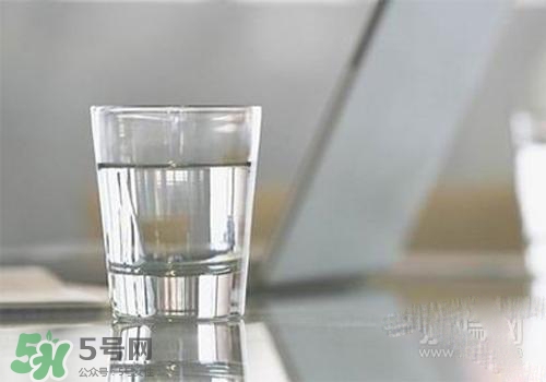 高血壓早上能喝鹽水嗎？高血壓早上喝鹽水的好處？